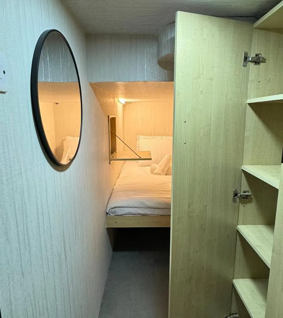 캡슐호텔 Capsule Hostel Room In Business Bay Near Downtown 두바이